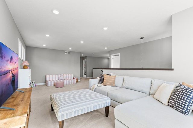 6373 Apple Court, Inver Grove Heights, MN 55077