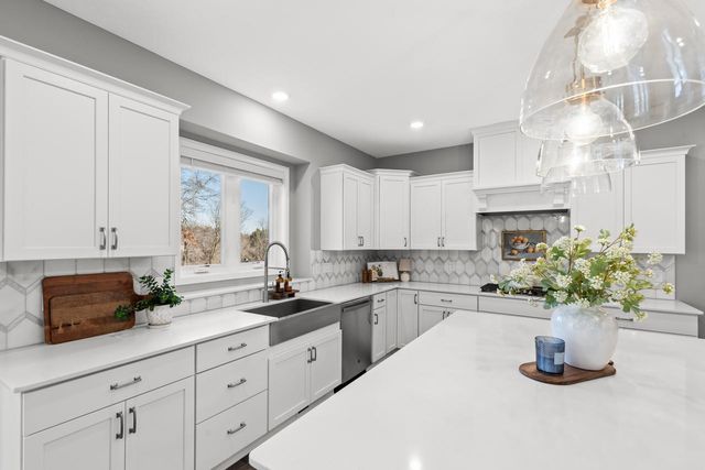 6373 Apple Court, Inver Grove Heights, MN 55077