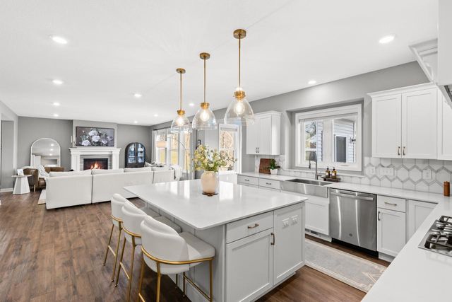 6373 Apple Court, Inver Grove Heights, MN 55077