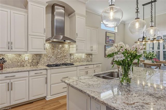 9327 Chiasso CT, Naples, FL 34114