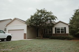 290 Garnet Hill Drive, Lenoir City, TN 37772