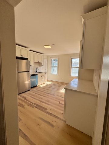 605 Millbury St, Worcester, MA 01604