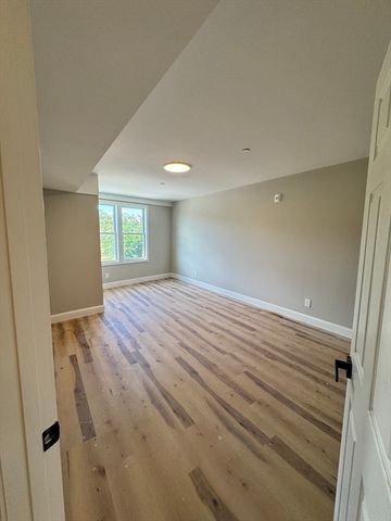 605 Millbury St, Worcester, MA 01604
