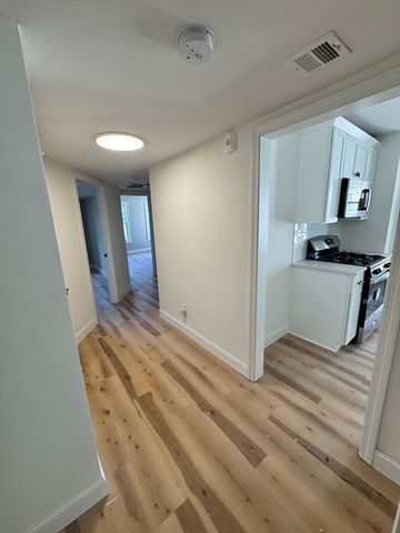 605 Millbury St, Worcester, MA 01604