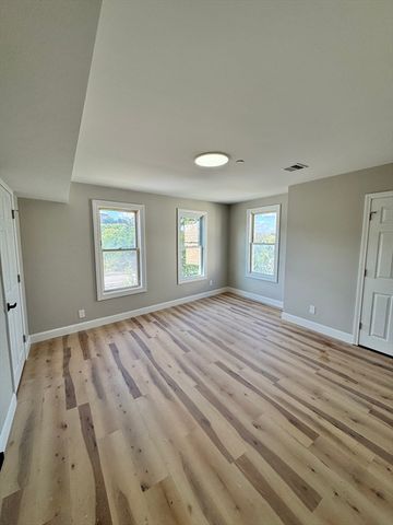 605 Millbury St, Worcester, MA 01604