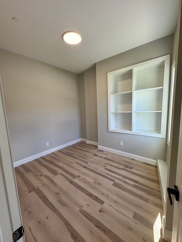 605 Millbury St, Worcester, MA 01604