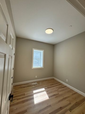 605 Millbury St, Worcester, MA 01604