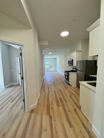 605 Millbury St, Worcester, MA 01604