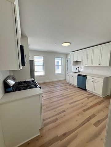 605 Millbury St, Worcester, MA 01604
