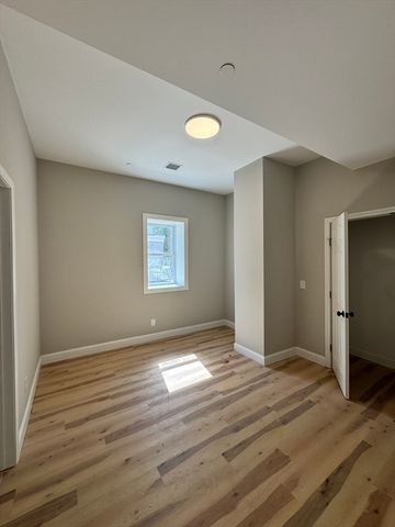 605 Millbury St, Worcester, MA 01604