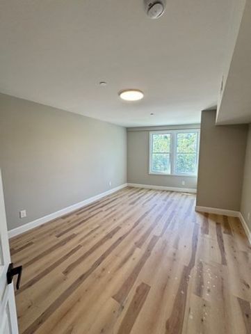 605 Millbury St, Worcester, MA 01604