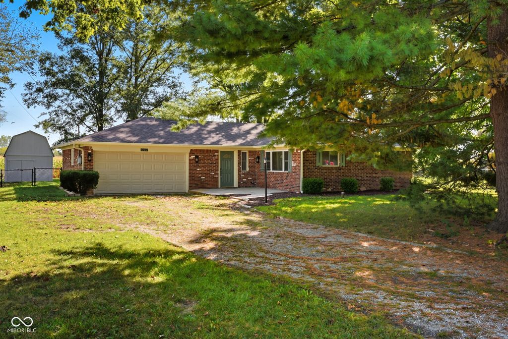 2775 High Acres E Street, New Palestine, IN 46163