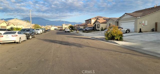 381 Britannia Rd, Hemet, CA 92543
