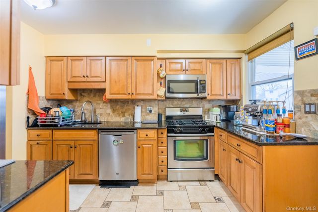 3214 Rawlins Avenue, Bronx, NY 10465