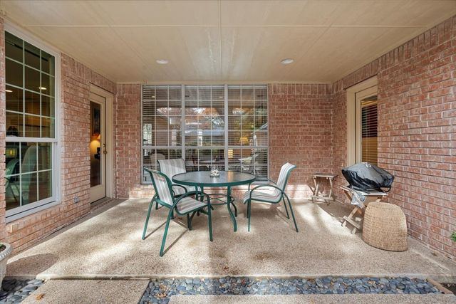 2833 Manorwood Trail, Fort Worth, TX 76109