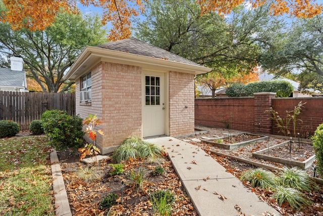2833 Manorwood Trail, Fort Worth, TX 76109