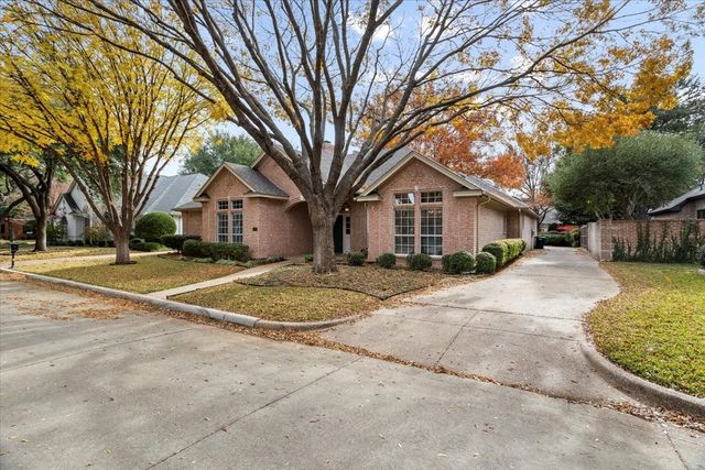 2833 Manorwood Trail, Fort Worth, TX 76109