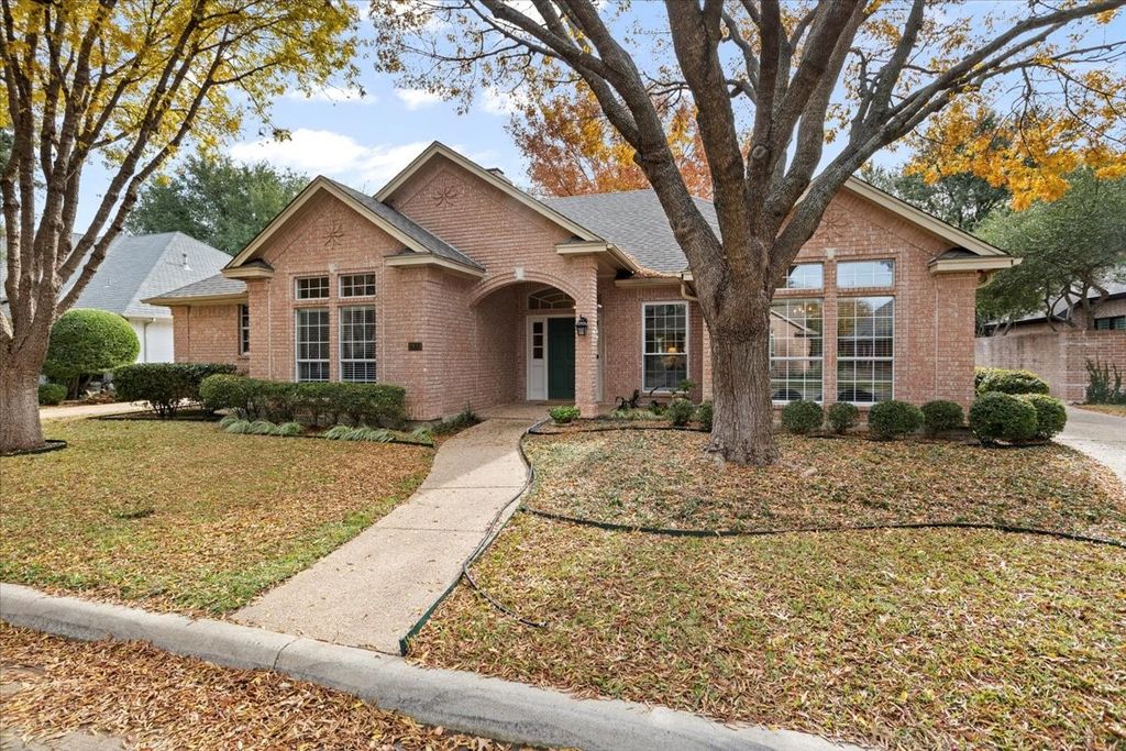 2833 Manorwood Trail, Fort Worth, TX 76109