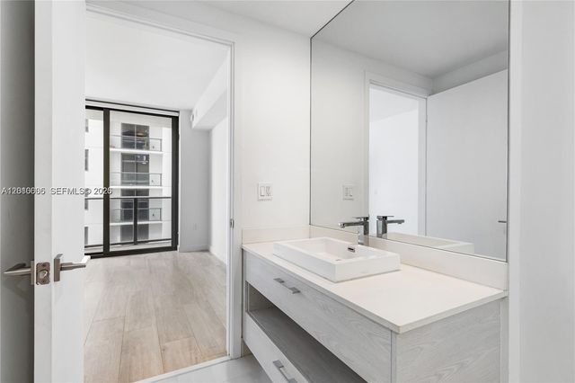 55 SW 9 St 1208, Miami, FL 33130