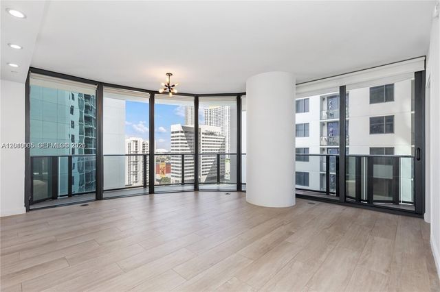 55 SW 9 St 1208, Miami, FL 33130
