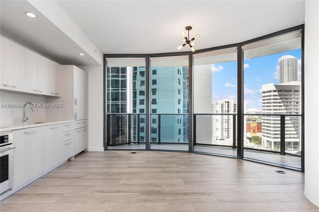 55 SW 9 St 1208, Miami, FL 33130