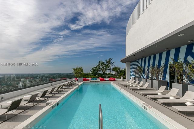 55 SW 9 St 1208, Miami, FL 33130