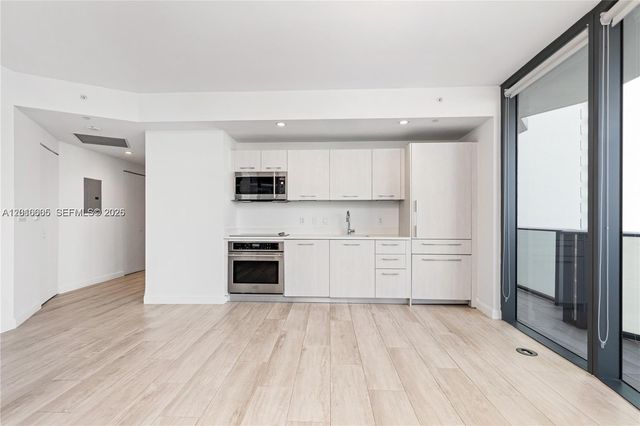 55 SW 9 St 1208, Miami, FL 33130