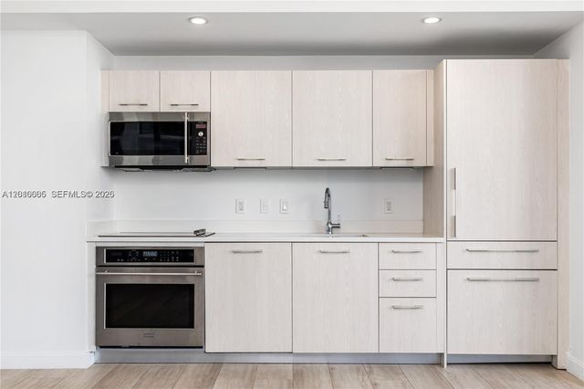 55 SW 9 St 1208, Miami, FL 33130