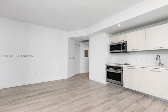 55 SW 9 St 1208, Miami, FL 33130