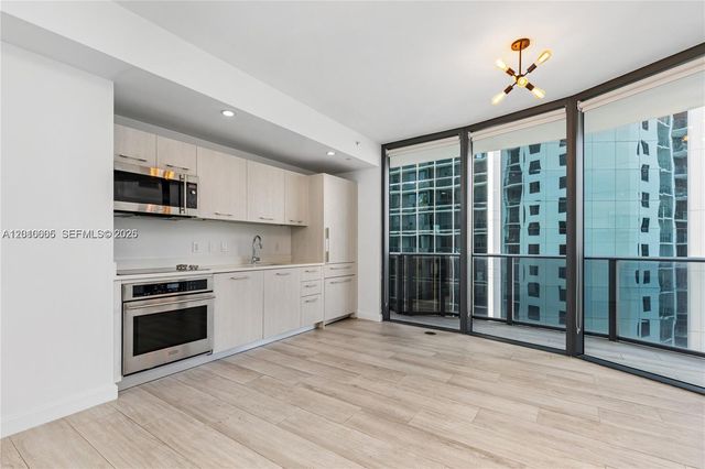 55 SW 9 St 1208, Miami, FL 33130