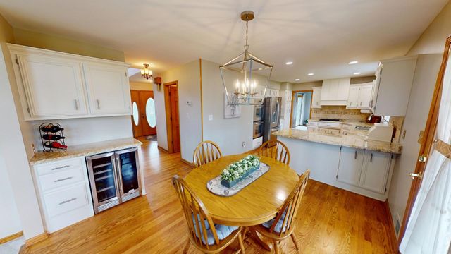 25715 W Cherokee Trail, Channahon, IL 60410