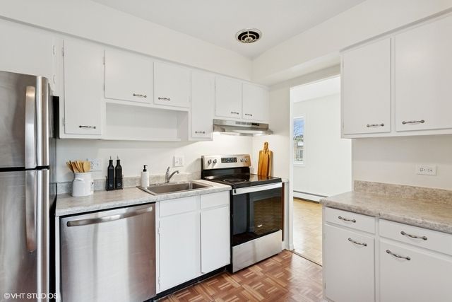 1136 Greenleaf Avenue 205, Wilmette, IL 60091