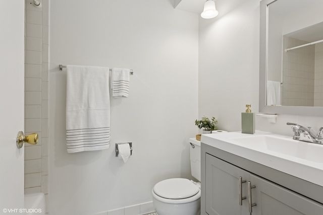 1136 Greenleaf Avenue 205, Wilmette, IL 60091