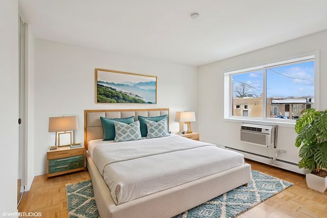 1136 Greenleaf Avenue 205, Wilmette, IL 60091