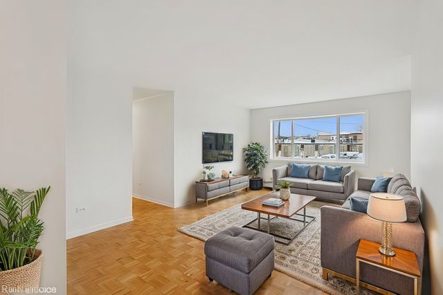 1136 Greenleaf Avenue 205, Wilmette, IL 60091