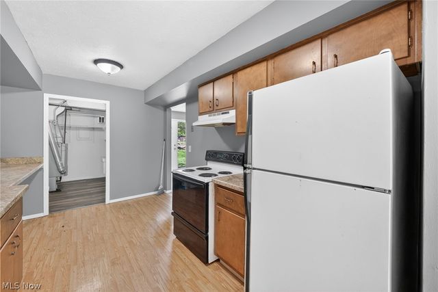 9582 Fernwood Drive, Olmsted Falls, OH 44138