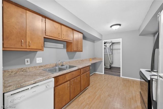 9582 Fernwood Drive, Olmsted Falls, OH 44138