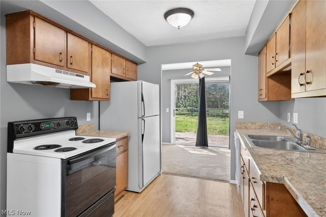 9582 Fernwood Drive, Olmsted Falls, OH 44138
