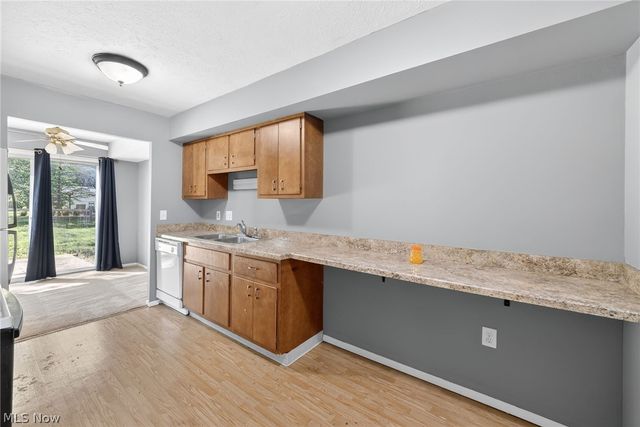 9582 Fernwood Drive, Olmsted Falls, OH 44138