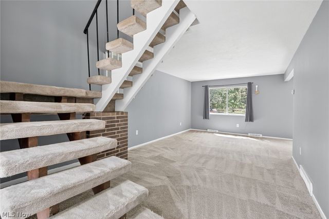 9582 Fernwood Drive, Olmsted Falls, OH 44138