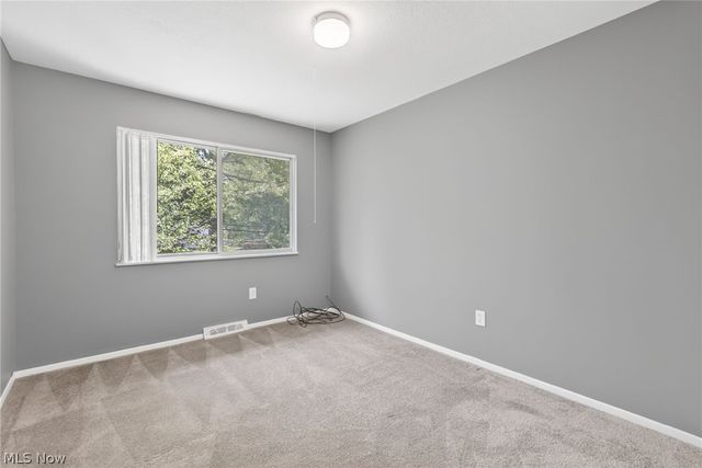9582 Fernwood Drive, Olmsted Falls, OH 44138