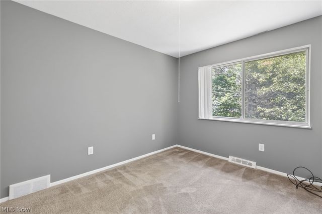 9582 Fernwood Drive, Olmsted Falls, OH 44138
