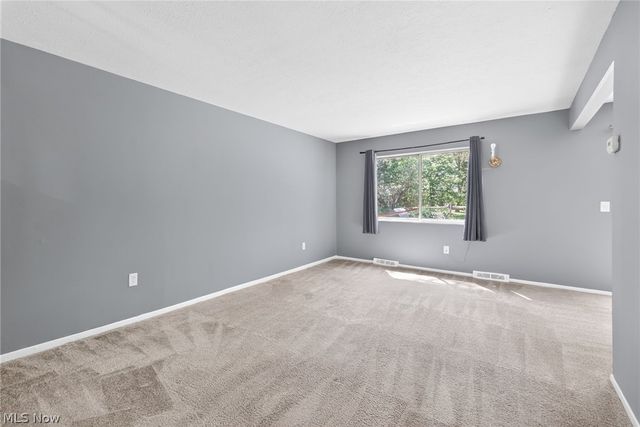 9582 Fernwood Drive, Olmsted Falls, OH 44138