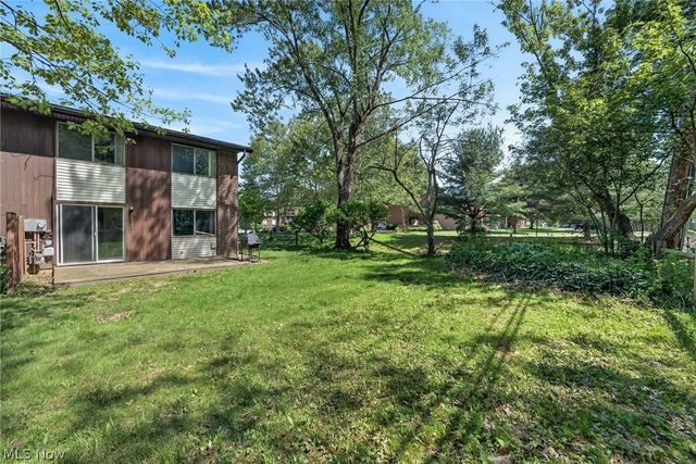 9582 Fernwood Drive, Olmsted Falls, OH 44138