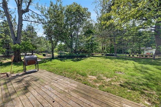 9582 Fernwood Drive, Olmsted Falls, OH 44138