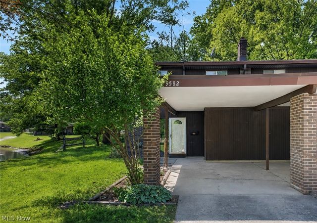9582 Fernwood Drive, Olmsted Falls, OH 44138