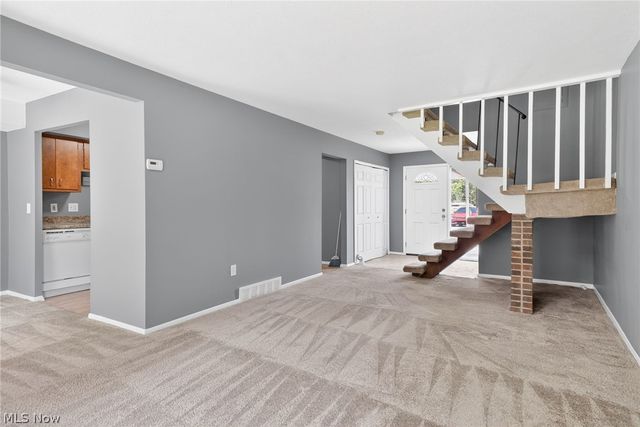 9582 Fernwood Drive, Olmsted Falls, OH 44138