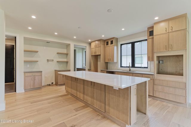 6609 Clore Lake Rd, Crestwood, KY 40014