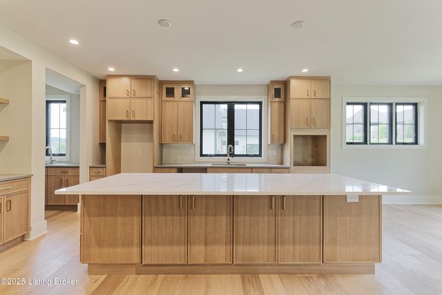 6609 Clore Lake Rd, Crestwood, KY 40014