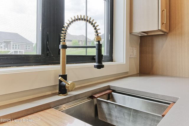 6609 Clore Lake Rd, Crestwood, KY 40014